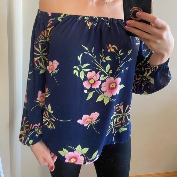 ⭐️2 FOR $20⭐️ GAP Off shoulder floral boho flowy blouse. Size small - Picture 3 of 12